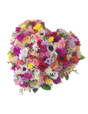 Cuore di fiori assortiti.